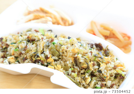 テイクアウトの美味しい豚挽肉高菜チャーハン テイクアウトの美味しい豚挽肉高菜チャーハン 73504452