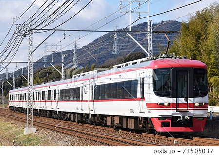 豊橋へ向けて快走する名古屋鉄道1700系の写真素材
