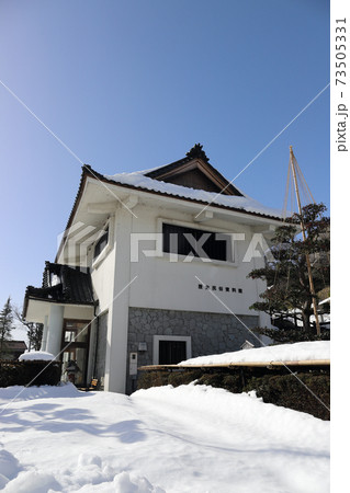 令和3年豪雪6日後の歴史民俗資料館（福井県 坂井市 丸岡町） 73505331