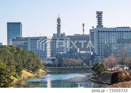 日本の東京都市景観 霞が関の官庁街や皇居のお堀などを望む 日本の東京都市景観 霞が関の官庁街や皇居のお堀などを望む 73505733