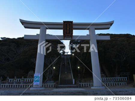 大洗磯前神社 正面鳥居 初詣 2021年 丑年 大洗磯前神社 正面鳥居 初詣 2021年 丑年 73506084