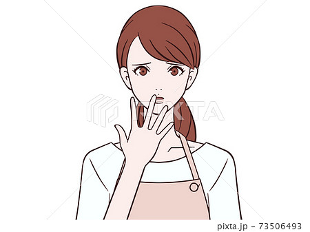 困るエプロン姿の女性 73506493