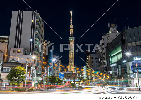 東京スカイツリー　東京2020オリンピック聖火リレートーチをイメージしたライトアップ「桜ゴールド」 73506677