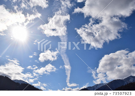 空を昇る龍のような雲の写真素材 [73507923] - PIXTA