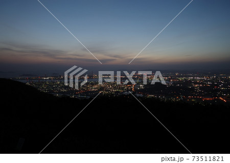 岡山県の水島コンビナートの美しい工場夜景 岡山県の水島コンビナートの美しい工場夜景 73511821