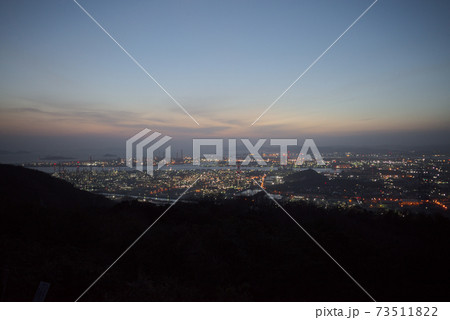 岡山県の水島コンビナートの美しい工場夜景 岡山県の水島コンビナートの美しい工場夜景 73511822