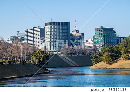 日本の東京都市景観 エフエム東京や皇居のお堀などを望む 日本の東京都市景観 エフエム東京や皇居のお堀などを望む 73512153