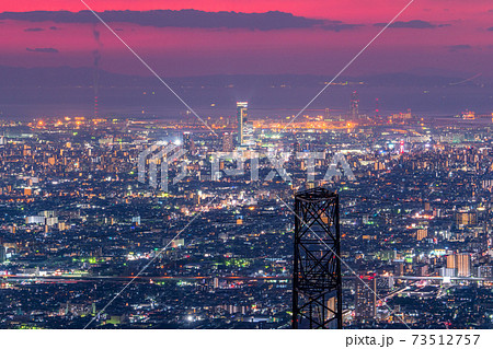 《大阪府》大阪中心街の夜景・全景 《大阪府》大阪中心街の夜景・全景 73512757