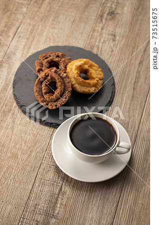 コーヒーとドーナツ コーヒーとドーナツ 73515675