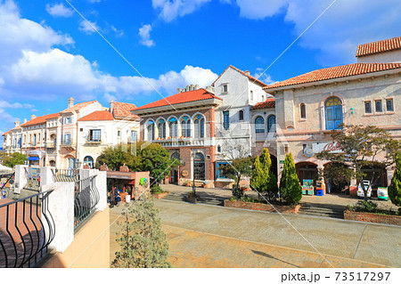 【和歌山県】晴天下の和歌山マリーナシティのポルトヨーロッパ 【和歌山県】晴天下の和歌山マリーナシティのポルトヨーロッパ 73517297