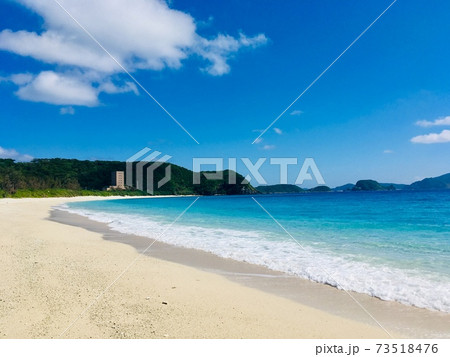 快晴の座間味島のビーチ 73518476