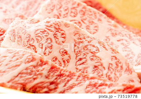 牛肉(焼肉用)。カルビの中で上級といわれる希少部位「三角バラ」。 73519778