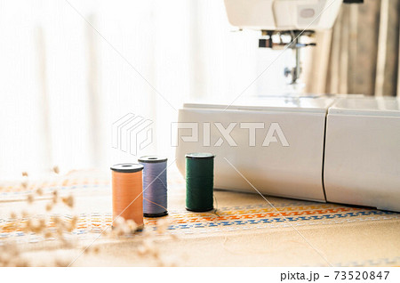 ミシンと糸 73520847