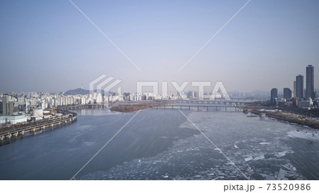 冬 雪景色 都市 73520986