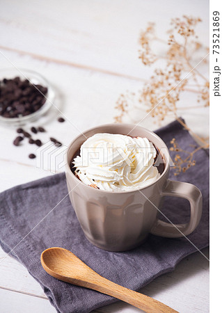 ココア・ホットチョコレート・カフェモカ with 生クリーム 73521869