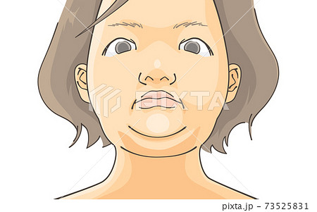 自分の二重あごと対峙する女性  73525831