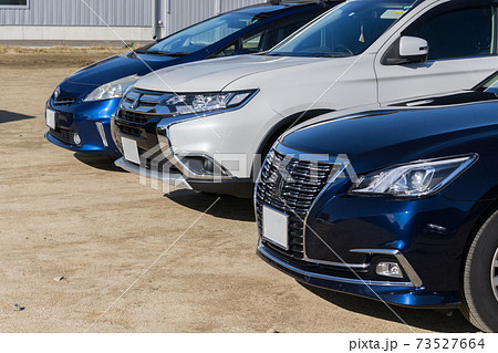 舗装されていない駐車場 73527664