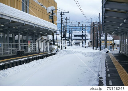 雪に埋もれた地鉄五百石駅 雪に埋もれた地鉄五百石駅 73528263