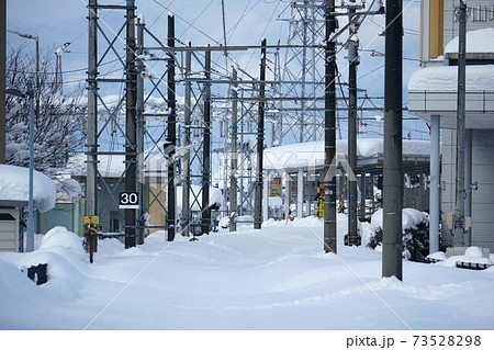 完全に雪に埋もれたレール 完全に雪に埋もれたレール 73528298