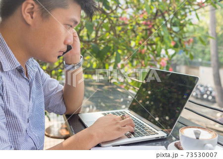 Asian investor watching the change of stock market on laptop 73530007