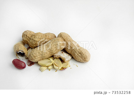 Handful of the raw peanuts on white background 73532258