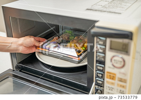 お弁当レンジで温める お弁当レンジで温める 73533779