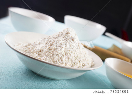 Baking ingredients 73534391