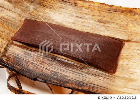 竹皮に包まれた丁稚羊羹 73535513