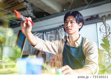 男性画家のアトリエ 男性画家のアトリエ 73536021