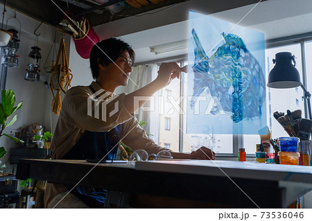 男性画家のアトリエ 73536046