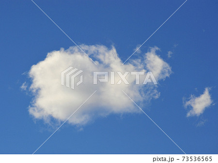 アートな涌き雲 面白い形の涌き雲 きれいな白い雲 アートな涌き雲 面白い形の涌き雲 きれいな白い雲 73536565