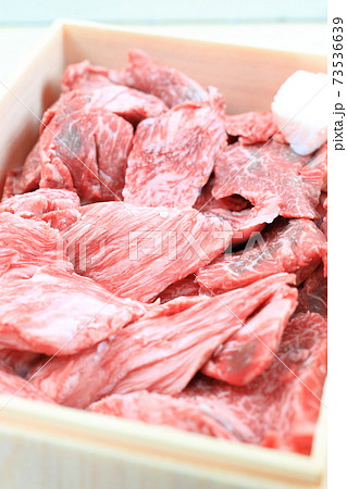 焼肉用カルビ牛肉、生肉、近江牛 焼肉用カルビ牛肉、生肉、近江牛 73536639