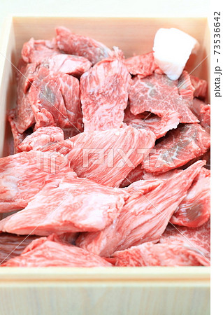 焼肉用カルビ牛肉、生肉、近江牛 73536642