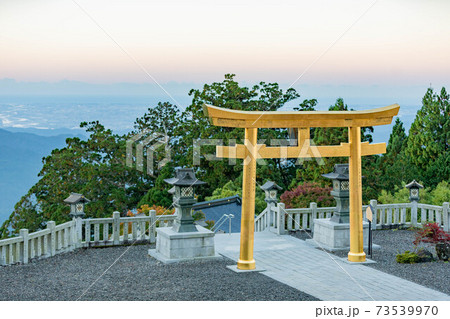 静岡県　浜松市　秋葉神社　金の鳥居 73539970
