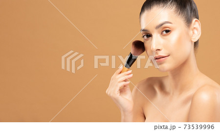 Beauty asian woman hold make up brush  and cheerful with make up brush Beauty asian woman hold make up brush  and cheerful with make up brush 73539996