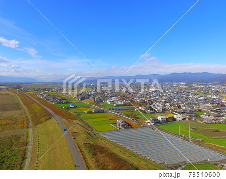 徳島平野･吉野川の左岸〜ドローンで空撮（徳島県上板町綾部） 73540600