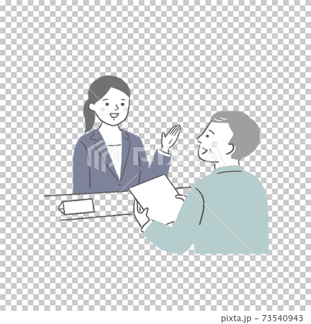 窓口の女性とシニア男性 73540943