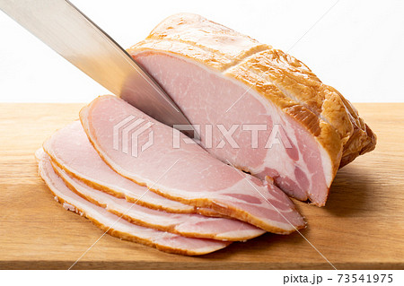 カットするロースハム カットするロースハム 73541975