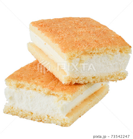 ice cream vanilla sandwich in chocolate chip cookies ice cream vanilla sandwich in chocolate chip cookies 73542247
