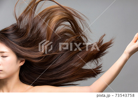 躍動感ある髪 の写真素材