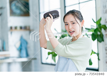 家計破綻 73543940