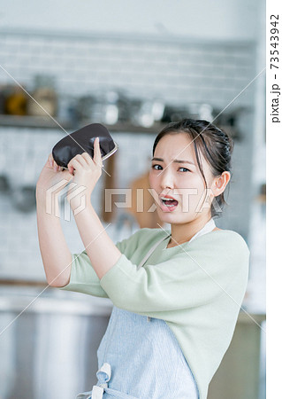 家計破綻 73543942