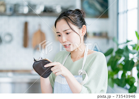 主婦とお金 73543946