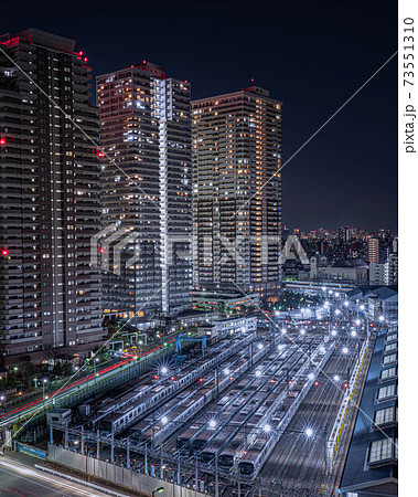 東京メトロ車庫と大都会の夜景 東京メトロ車庫と大都会の夜景 73551310