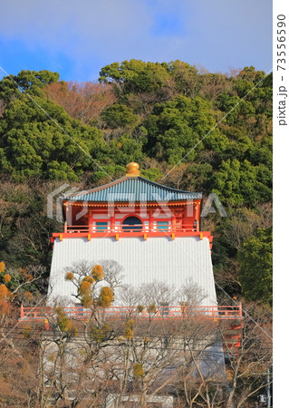 【和歌山県】晴天下の紀三井寺（仏殿） 73556590