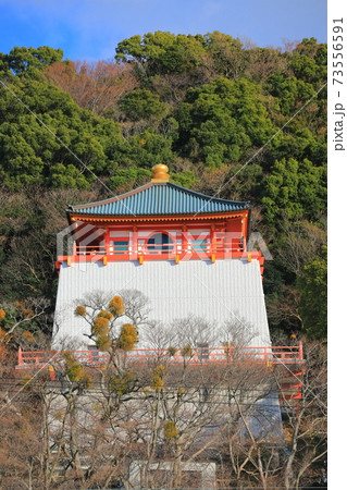 【和歌山県】晴天下の紀三井寺（仏殿） 73556591