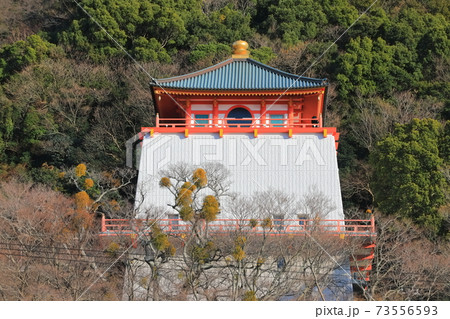 【和歌山県】晴天下の紀三井寺(仏殿) 【和歌山県】晴天下の紀三井寺(仏殿) 73556593