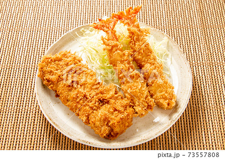 とんかつ(ヒレかつ)とエビフライ。 73557808