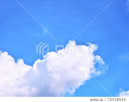 きれいな青空と雲 きれいな青空と雲 73558554