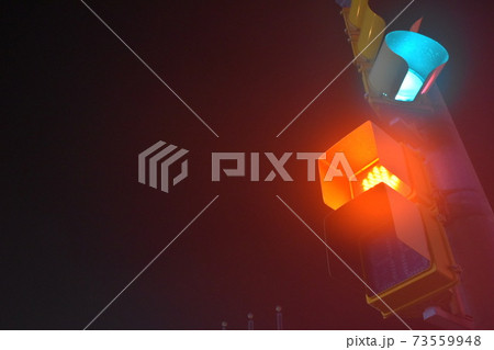深夜の信号 73559948